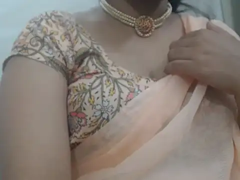 Snapshot of Lovely_Siri_23 chatting on May 2026 05:24:02 AM Lovely Siri 23 online show from May 2026 05:24:02 AM