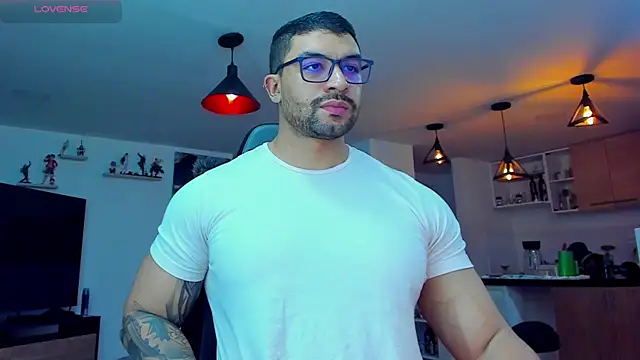 Snapshot of Michael_Diamond chatting on January 2025 02:48:01 AM Michael Diamond online show from January 2025 02:48:01 AM