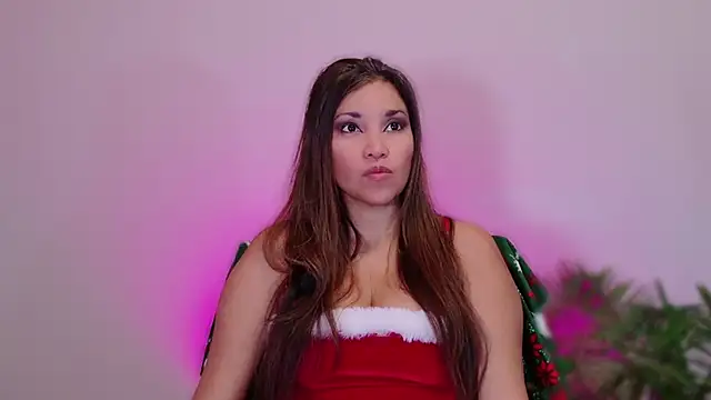 DivineLynn online show from December 2024 04:15:02 PM