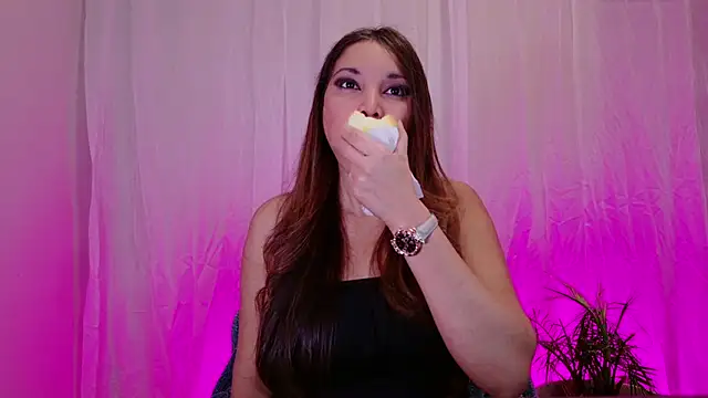 DivineLynn online show from January 2025 03:50:01 PM