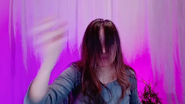 DivineLynn online show from January 2025 05:00:01 PM