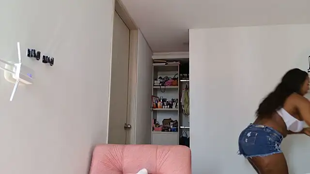 Snapshot of hanarousse chatting on October 2025 01:44:02 PM hanarousse online show from October 2025 01:44:02 PM