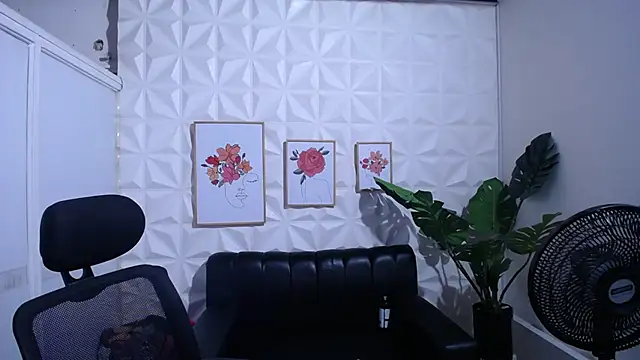 Snapshot of Valentinaa_mature chatting on November 2025 11:13:01 PM Valentinaa mature online show from November 2025 11:13:01 PM