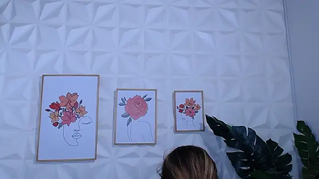 Snapshot of Valentinaa_mature chatting on March 2026 08:37:01 PM Valentinaa mature online show from March 2026 08:37:01 PM