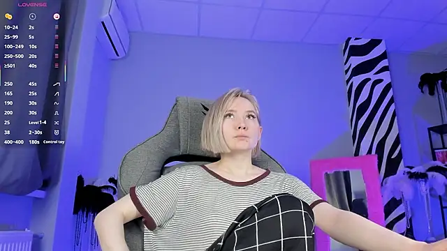 ReiYosimoto online show from February 2026 04:40:02 PM