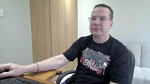 BrettJ81 online show from November 2025 09:28:02 AM