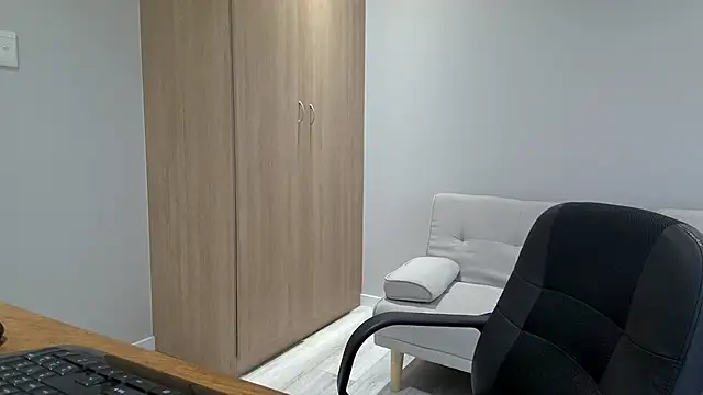 BrettJ81 online show from November 2025 01:11:02 PM