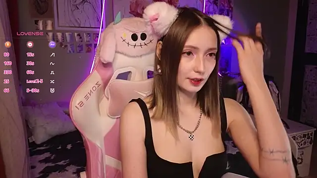 Evie Ro online show from April 2026 09:45:01 PM