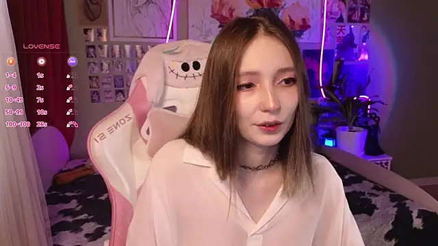 Snapshot of Evie_Ro chatting on May 2026 01:43:01 AM Evie Ro online show from May 2026 01:43:01 AM