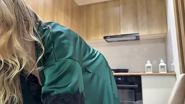 Snapshot of mommy_nadin chatting on February 2026 05:14:01 PM mommy nadin online show from February 2026 05:14:01 PM