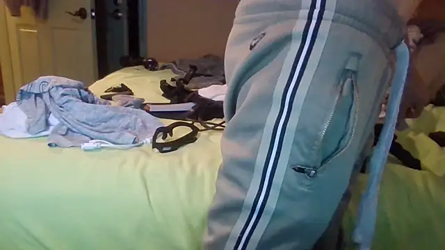 leahcimnikral online show from December 2025 07:58:01 AM