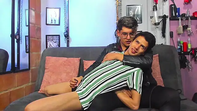 Snapshot of dom2travelersss chatting on March 2025 01:40:01 PM dom2travelersss online show from March 2025 01:40:01 PM