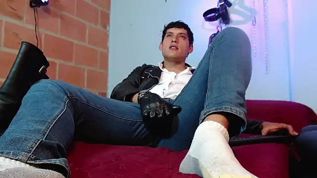 Snapshot of dom2travelersss chatting on October 2025 09:15:01 PM dom2travelersss online show from October 2025 09:15:01 PM