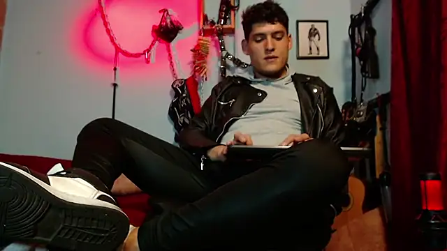 dom2travelersss online show from January 2026 11:17:01 PM