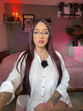 DaniDusan  online show from November 2025 08:00:01 PM