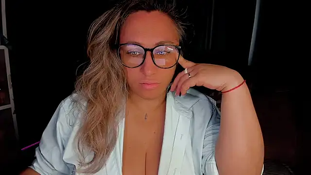 Snapshot of CumOnMy_Tits chatting on September 2025 02:27:02 AM CumOnMy Tits online show from September 2025 02:27:02 AM