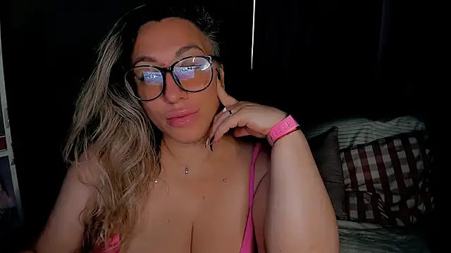 Snapshot of CumOnMy_Tits chatting on October 2025 01:17:02 AM CumOnMy Tits online show from October 2025 01:17:02 AM
