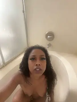 Snapshot of mismialove chatting on December 2025 03:05:01 PM mismialove online show from December 2025 03:05:01 PM