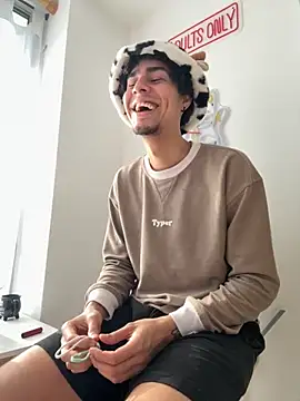 Snapshot of bigryann23 chatting on November 2025 09:13:02 PM bigryann23 online show from November 2025 09:13:02 PM