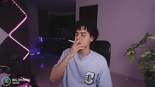 Snapshot of bigryann23 chatting on November 2025 02:28:02 AM bigryann23 online show from November 2025 02:28:02 AM