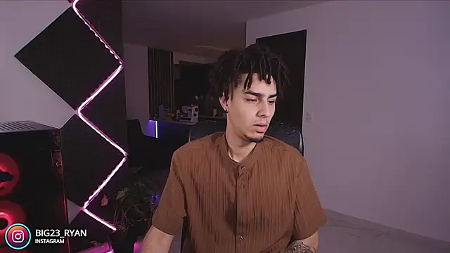 Snapshot of bigryann23 chatting on November 2025 03:43:02 AM bigryann23 online show from November 2025 03:43:02 AM